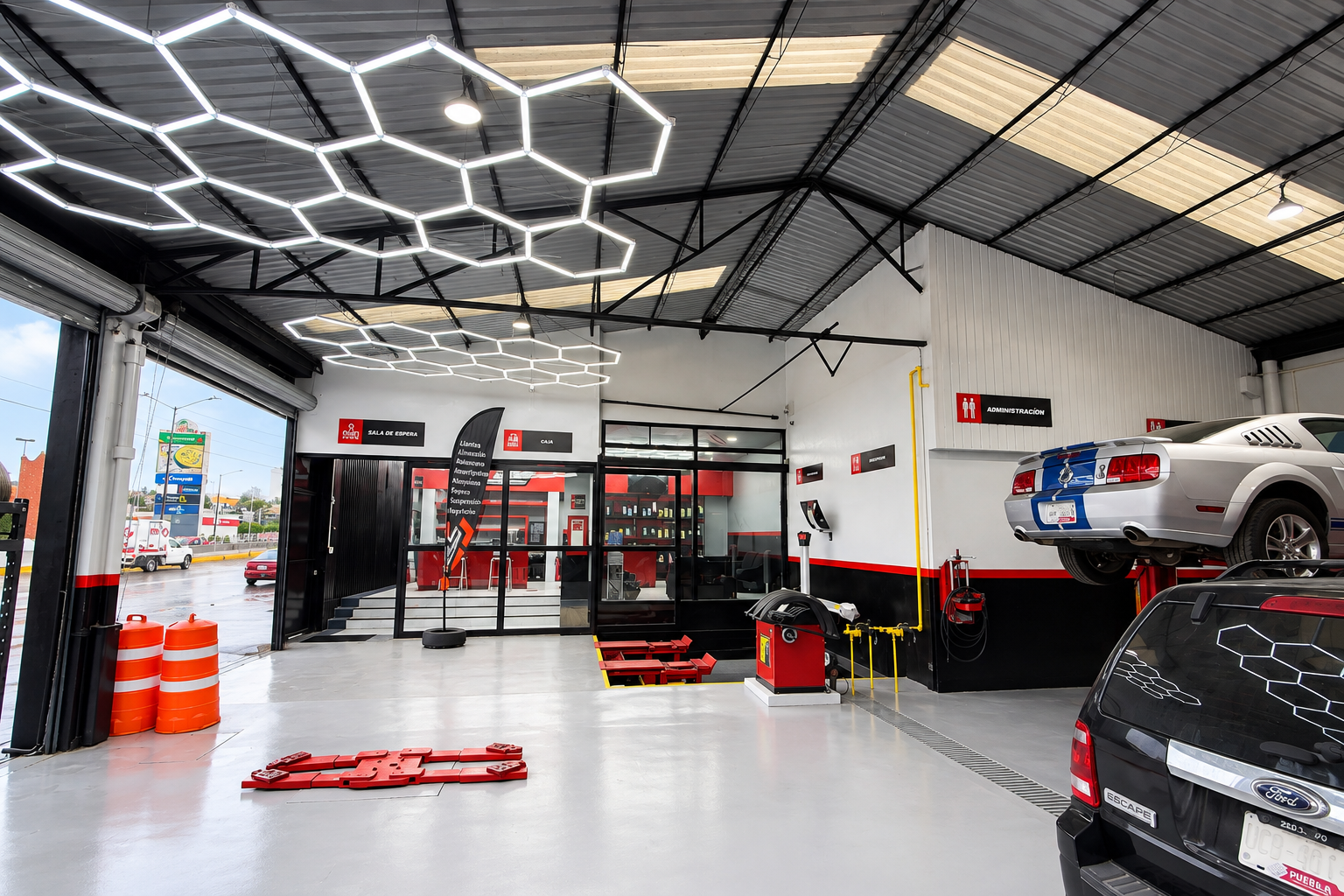 Área de mecánica general en VOS Tires & Service, Puebla
